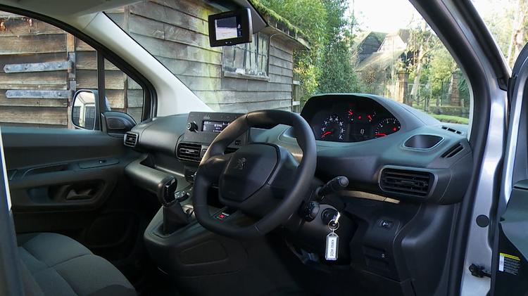 PEUGEOT e-PARTNER STANDARD 100kW 52kWh Professional Plus Van Auto